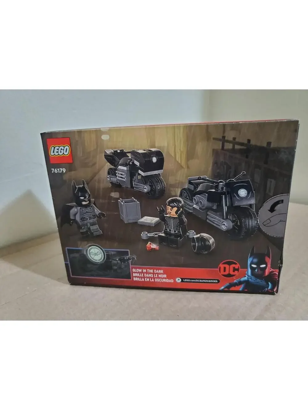 LEGO Super Heroes DC Comics Batman  Selina Kyle Motorcycle Pursui 76179 Building - Picture 5 of 7